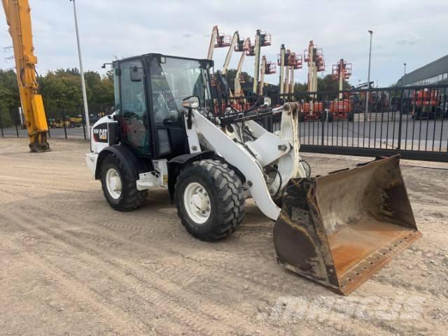 CAT 906 Колесни товарачи