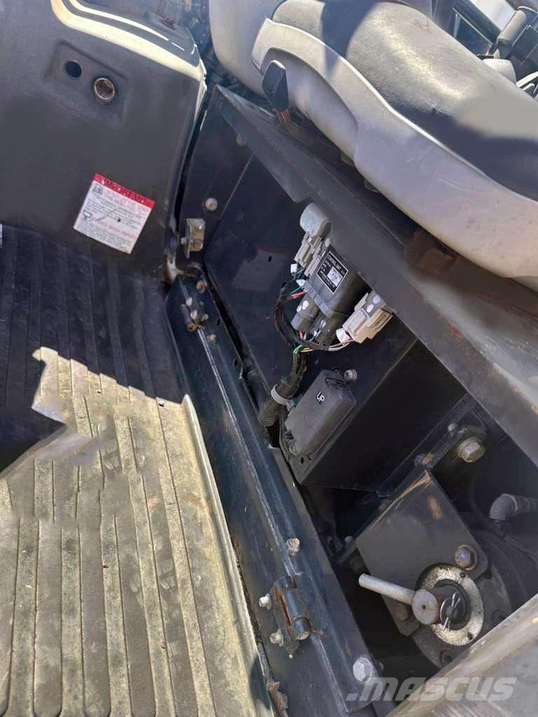 Hitachi ZX 27 U Мини екскаватори < 7 т