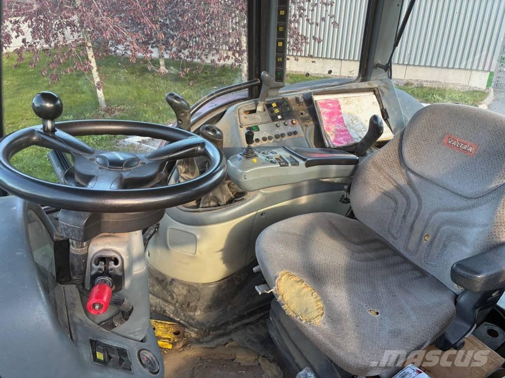 Valtra Traktor T 140 Трактори