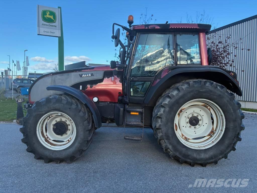Valtra Traktor T 140 Трактори