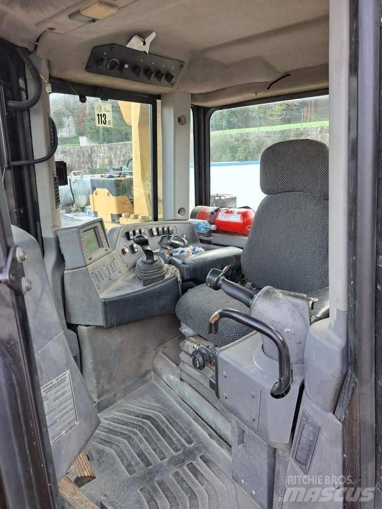 CAT D 8 T Верижни булдозери
