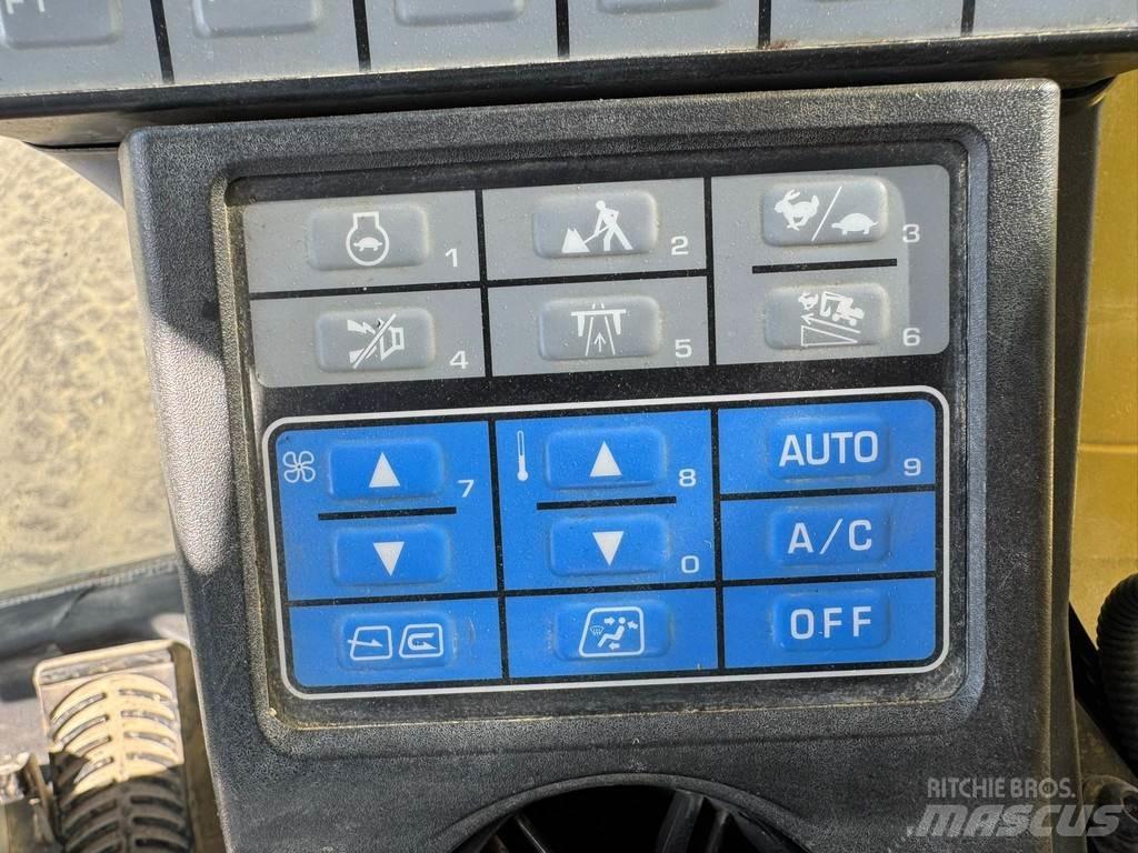 Komatsu PW180-11 Специални екскаватори