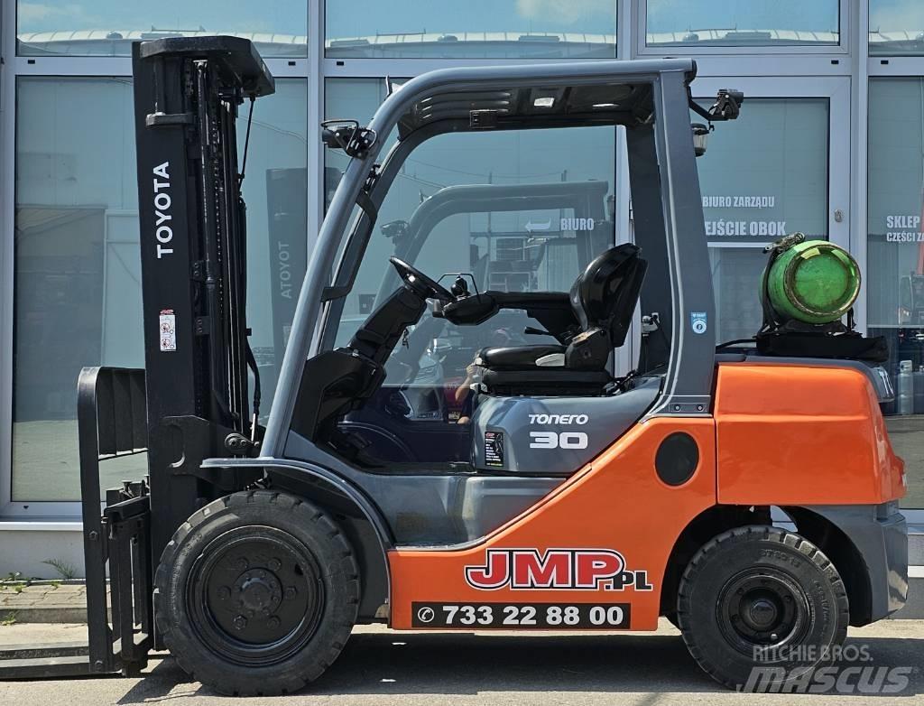 Toyota 8 FG 30 F Камиони с АГУ
