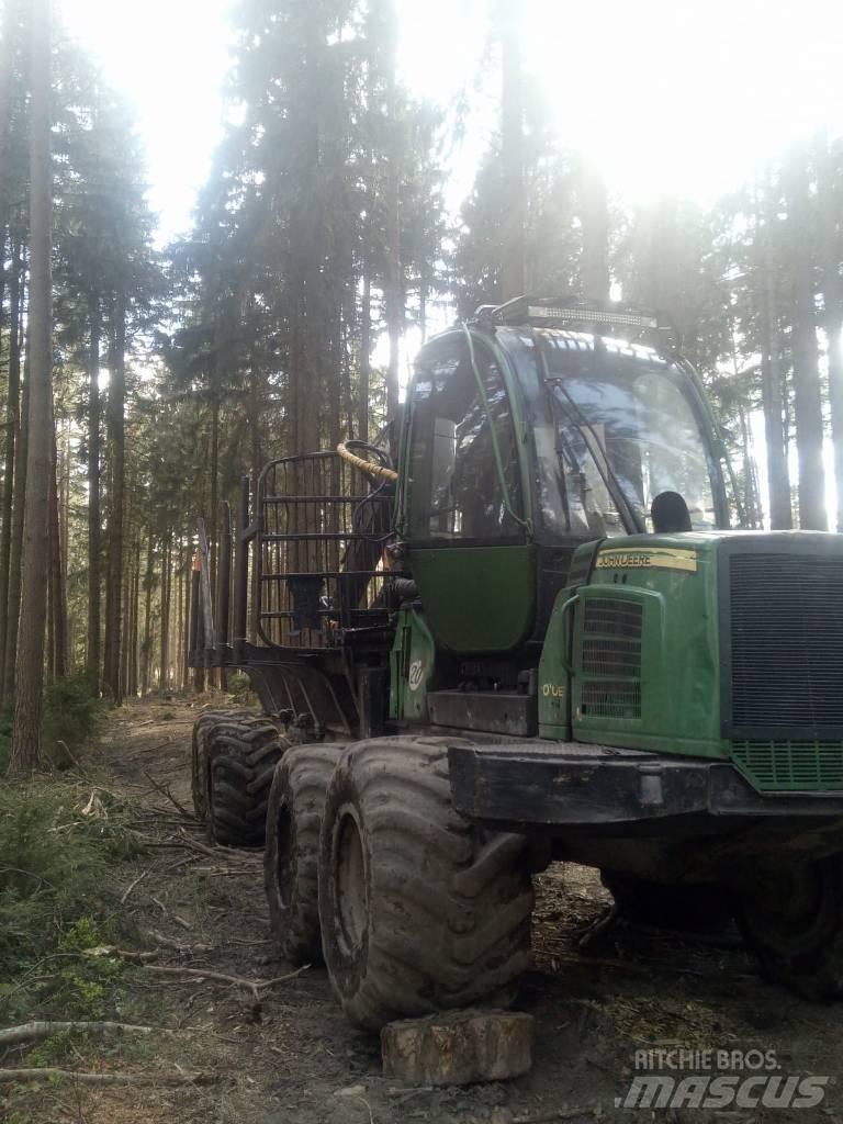John Deere 1010 E Форуардери