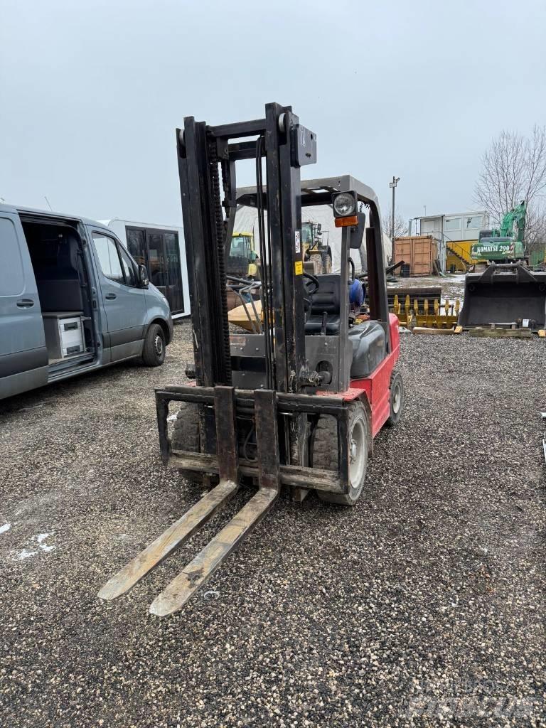 Manitou CG 30 P Камиони с АГУ