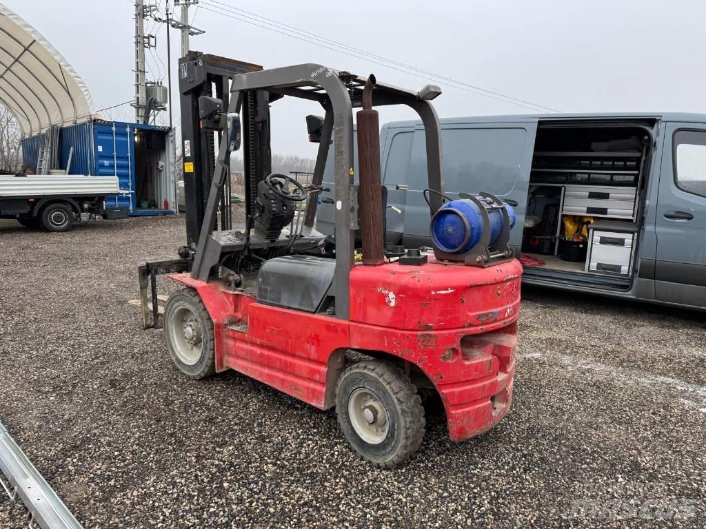 Manitou CG 30 P Камиони с АГУ