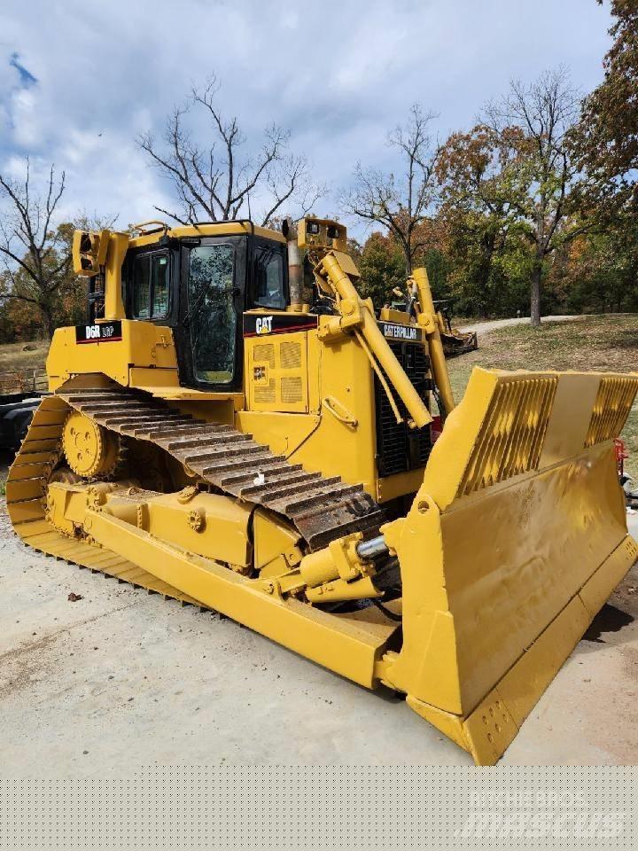 CAT D 6 R Верижни булдозери
