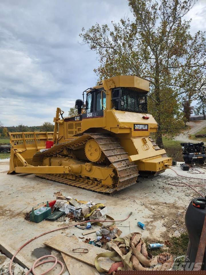 CAT D 6 R Верижни булдозери
