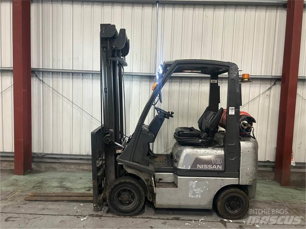 Nissan P1D1A18LQ Камиони с АГУ
