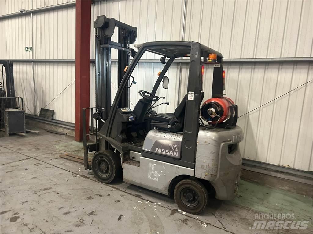 Nissan P1D1A18LQ Камиони с АГУ