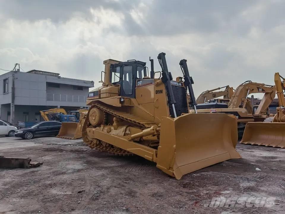 CAT D9N Верижни булдозери
