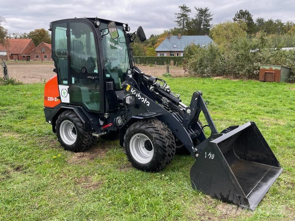 Kubota RT220-2e Колесни товарачи