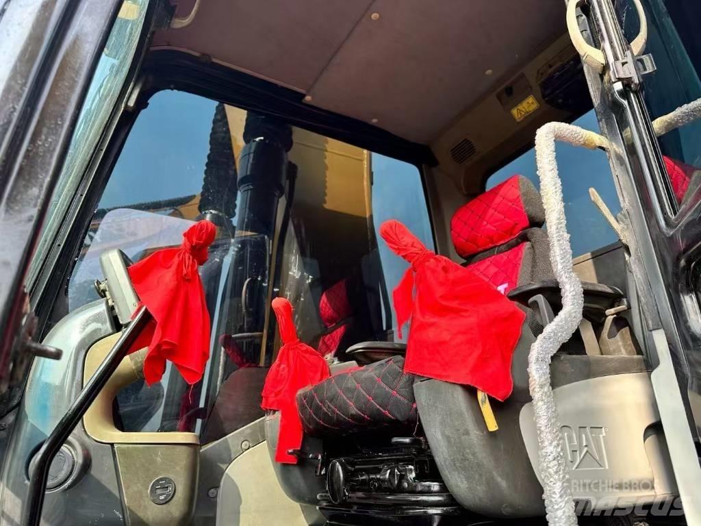 CAT 320 D Верижен екскаватор