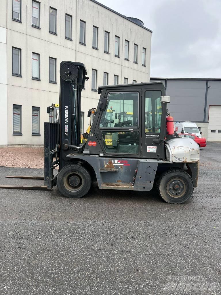 Nissan L1 F6 F70 Y Дизелови камиони