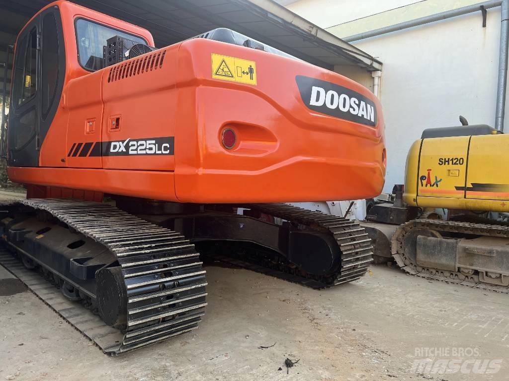 Doosan DX225LC Верижен екскаватор