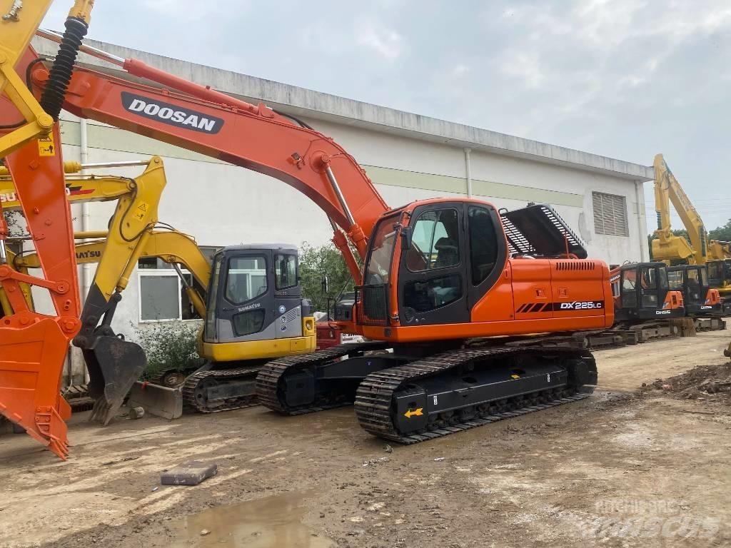 Doosan DX225LC Верижен екскаватор