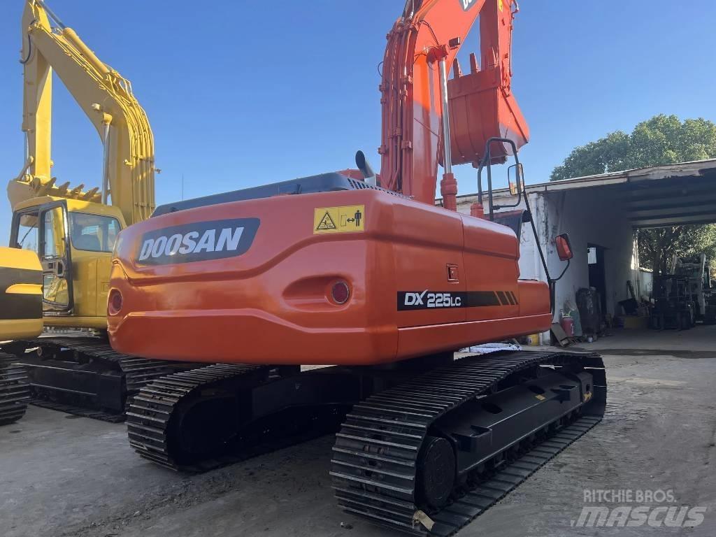 Doosan DX225LC Верижен екскаватор