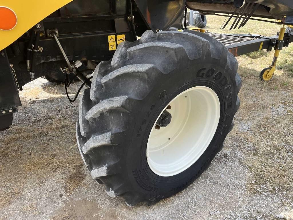 New Holland CSX 7080 Комбайни