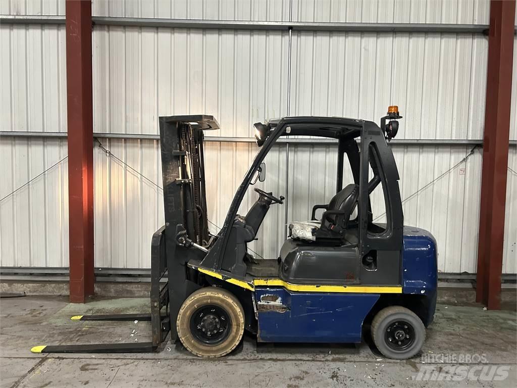 Nissan Y1D2A25Q Дизелови камиони