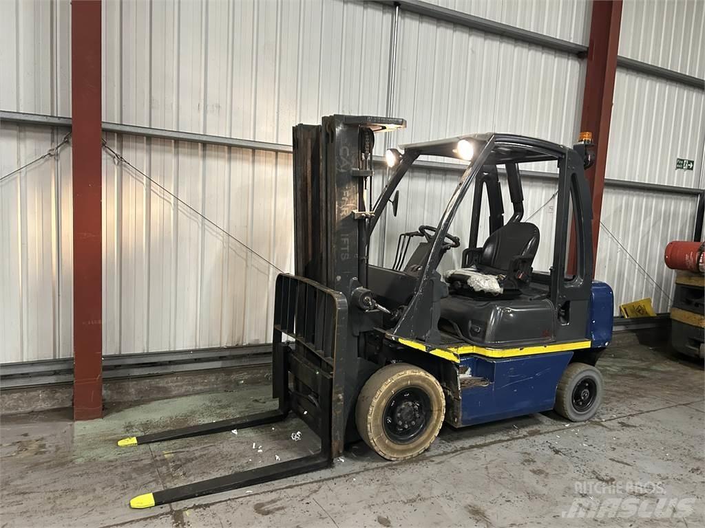 Nissan Y1D2A25Q Дизелови камиони