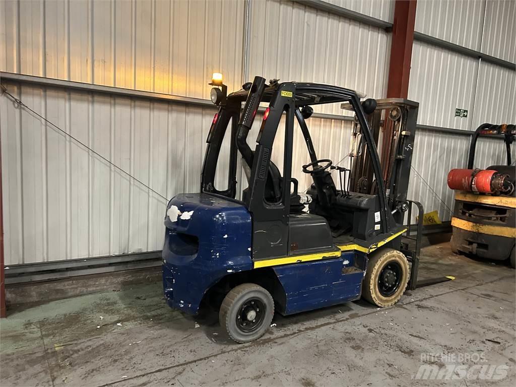 Nissan Y1D2A25Q Дизелови камиони