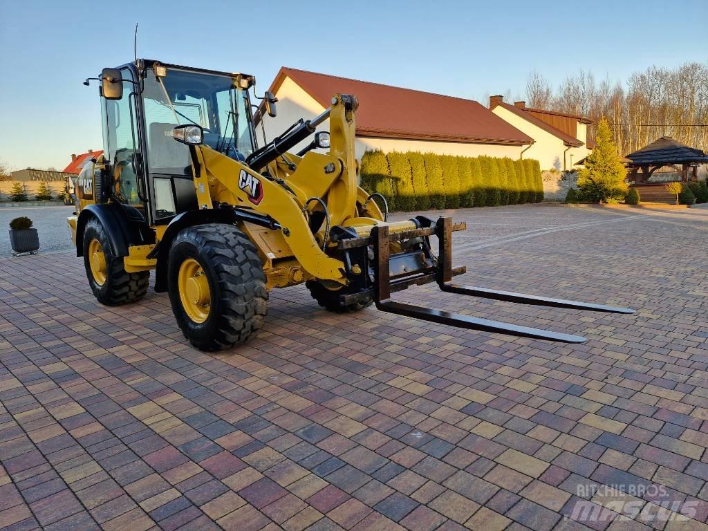 CAT 906 M Колесни товарачи