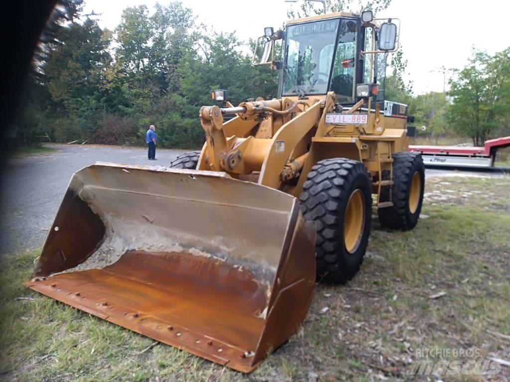 CAT 928F Колесни товарачи