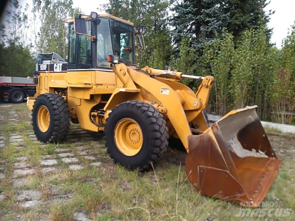 CAT 928F Колесни товарачи