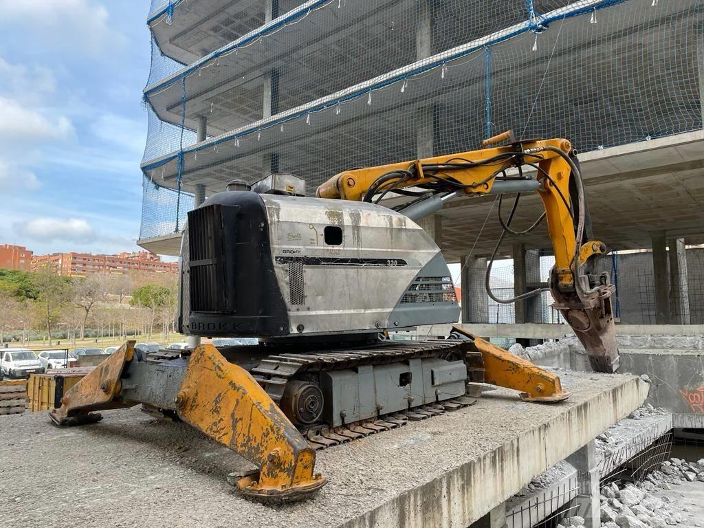 Brokk 330 Diesel Багери за разрушаване
