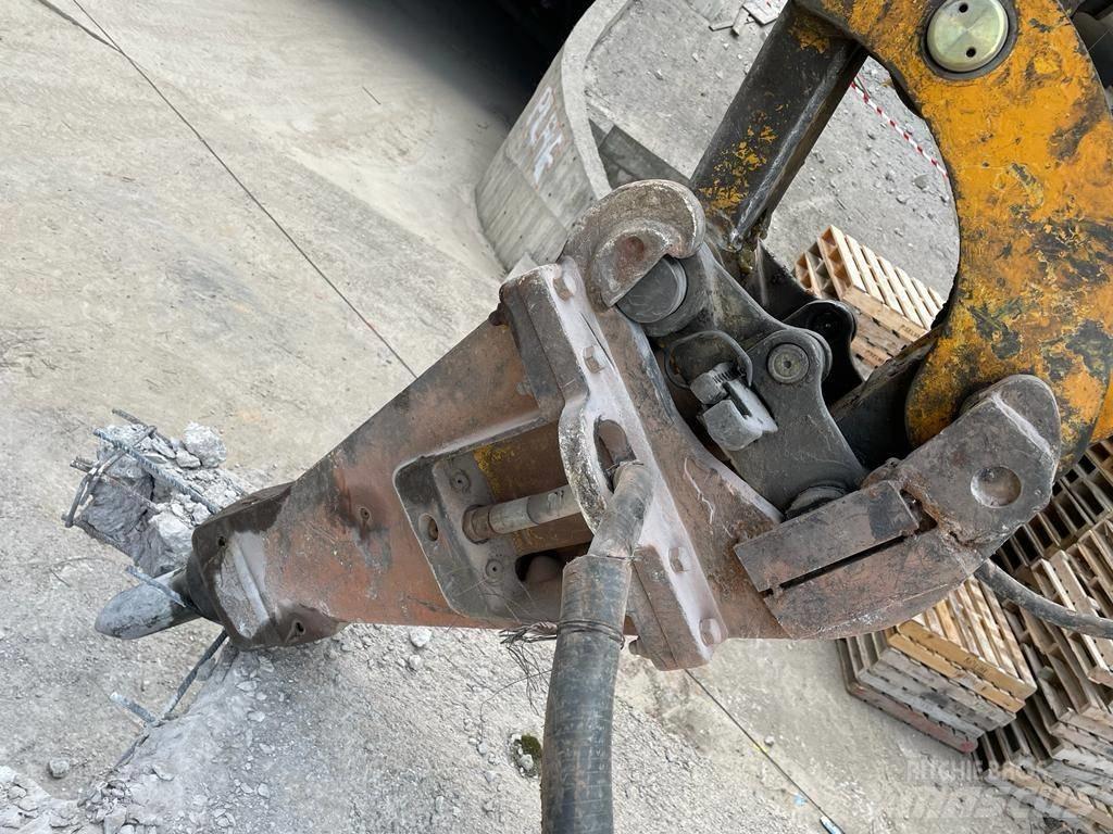 Brokk 330 Diesel Багери за разрушаване

