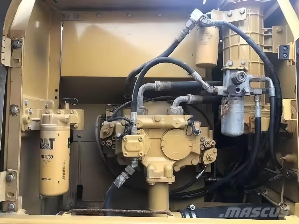 CAT 323 D Верижен екскаватор