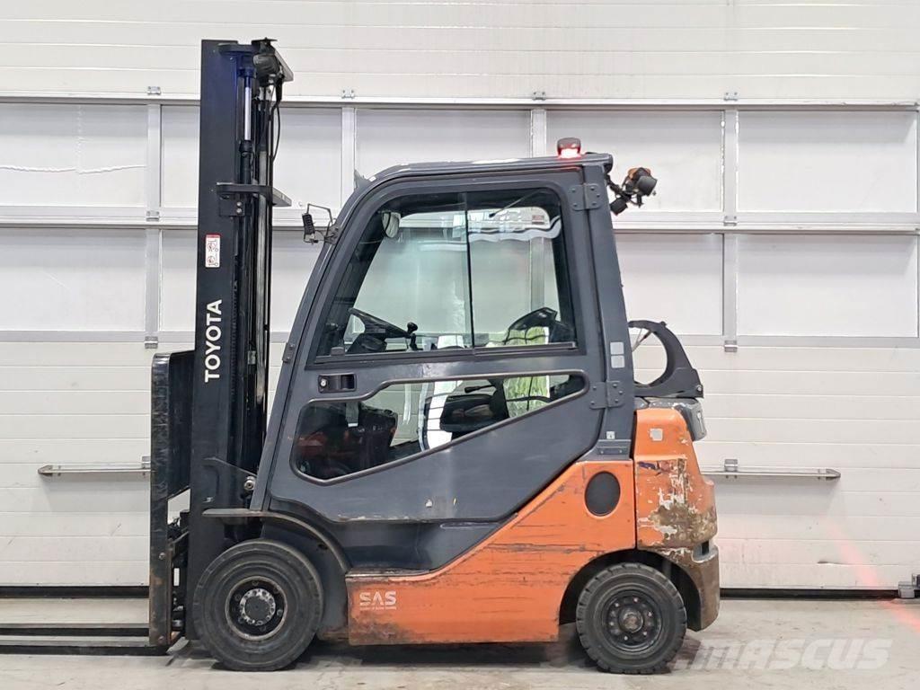 Toyota 02-8FGF18 Камиони с АГУ