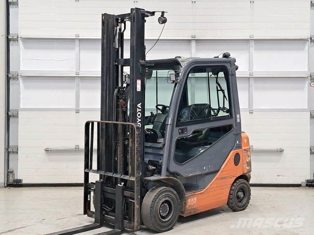 Toyota 02-8FGF18 Камиони с АГУ