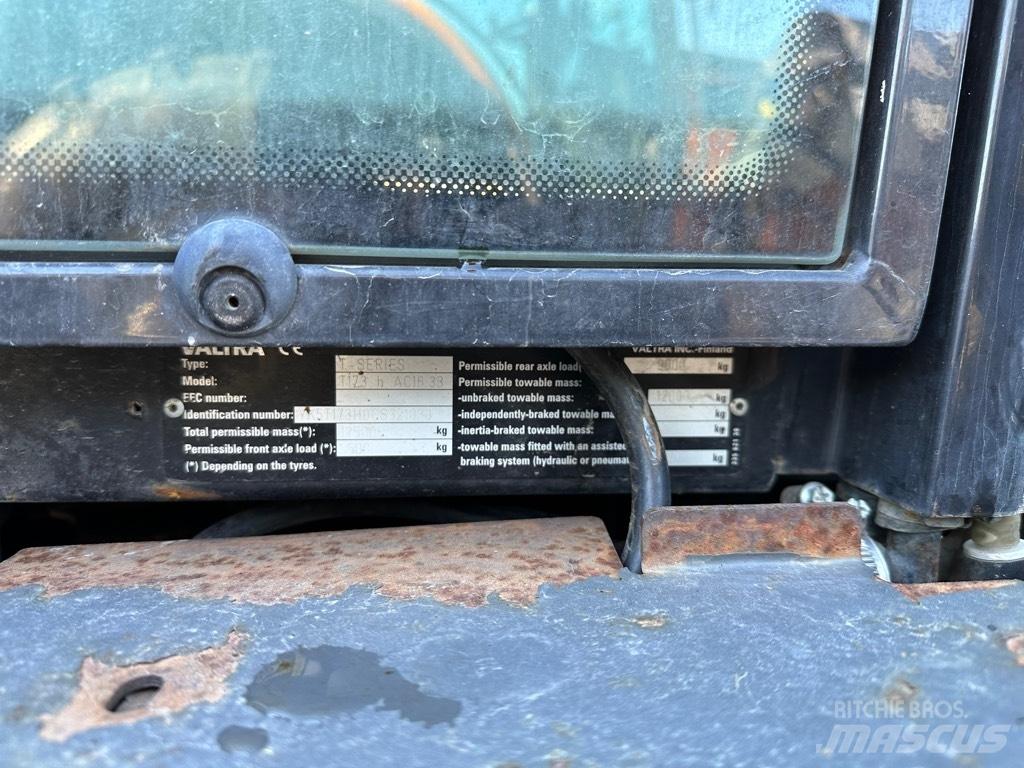 Valtra T 173 Трактори