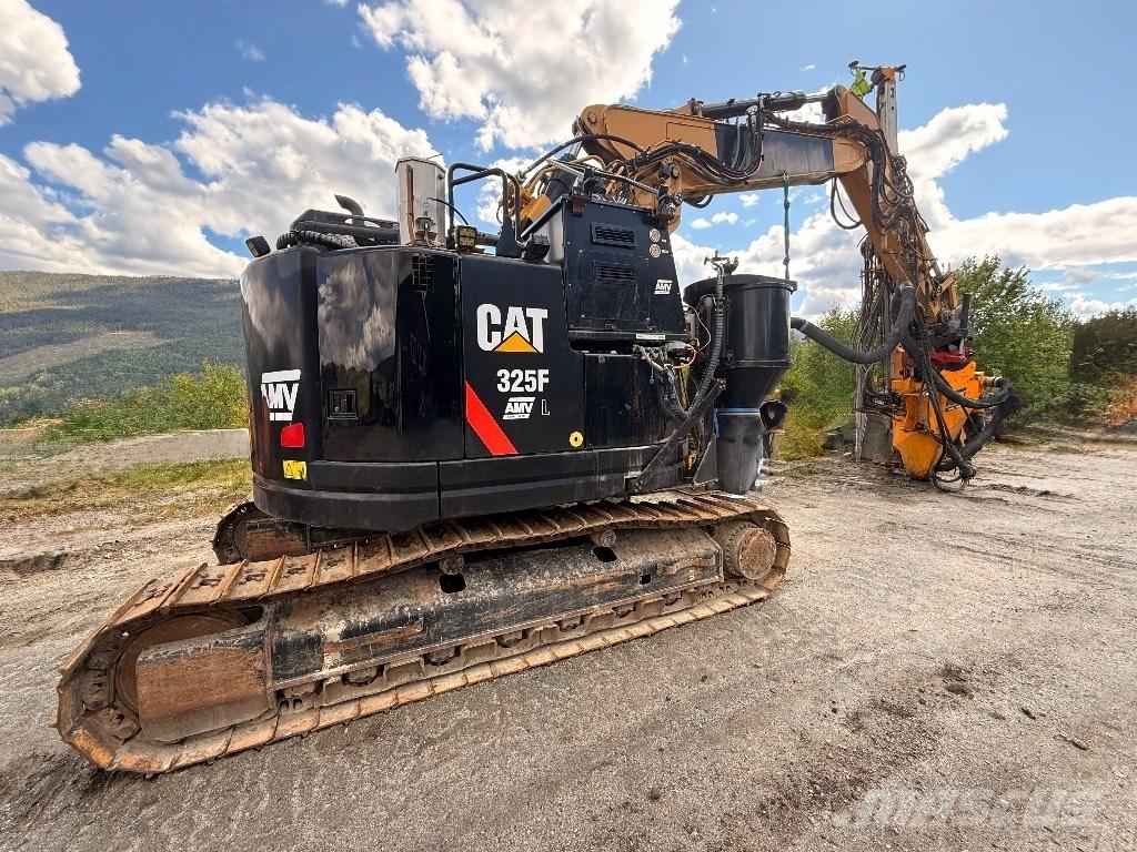 CAT 325 FL CR Специални екскаватори