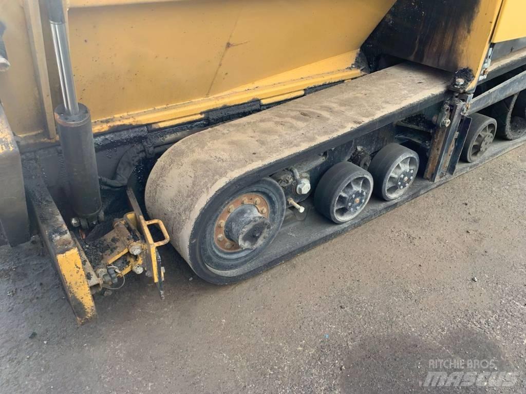 CAT AP355F Машини за асфалт