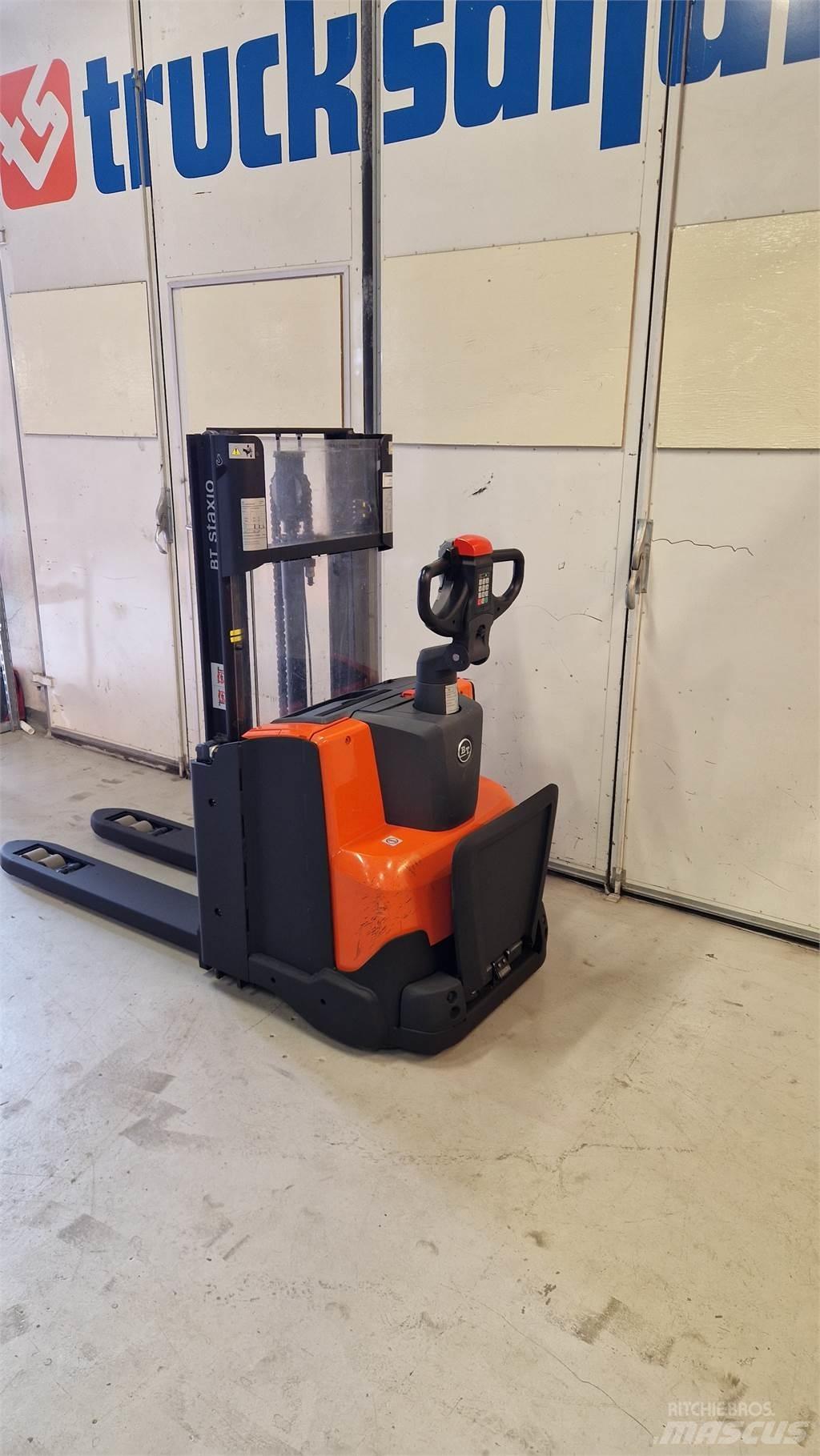 BT SWE200D Колички високоповдигачи с теглич