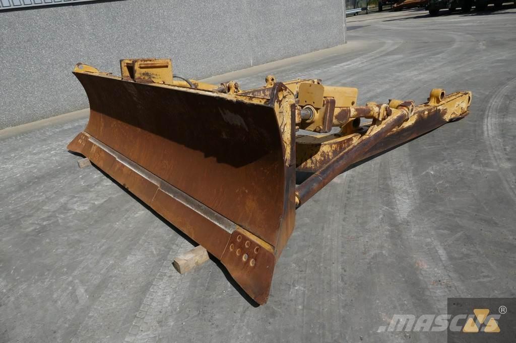 CAT D8T Blade Остриета