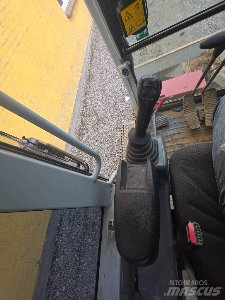 Takeuchi TB 290 Средни екскаватори 7т - 12т