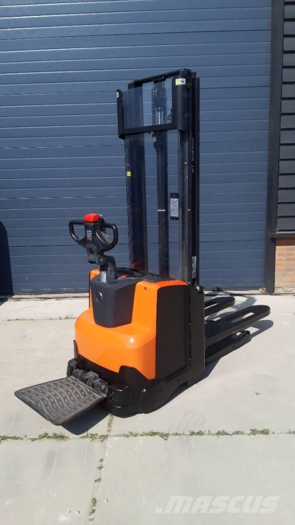 BT SWE 120 Самоходни товарачи