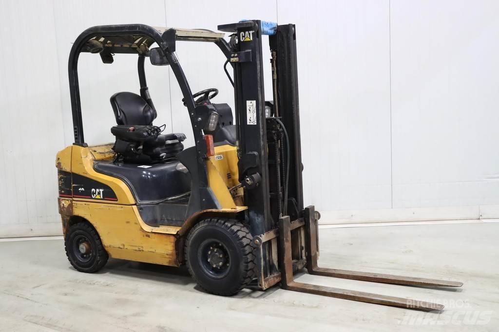 CAT DP18N Дизелови камиони