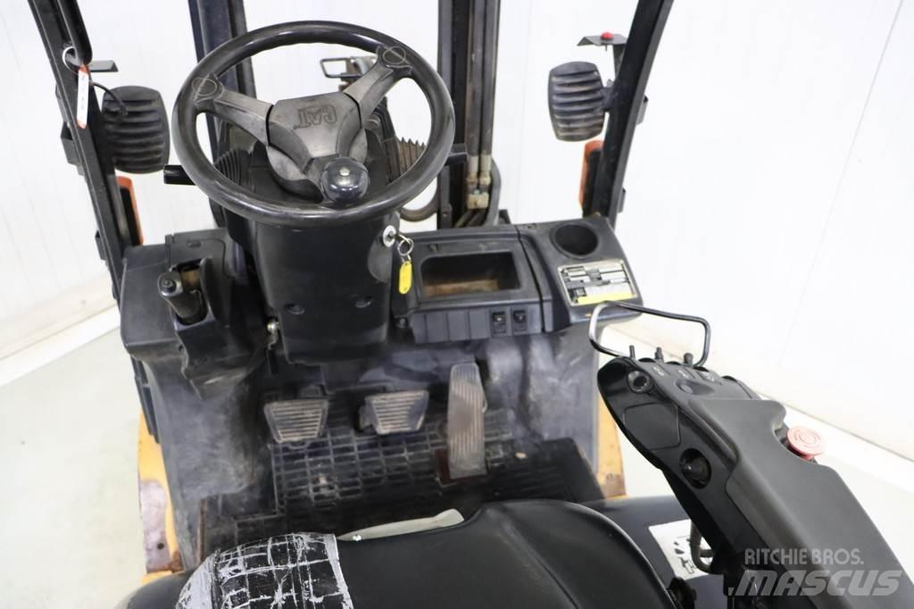 CAT DP18N Дизелови камиони