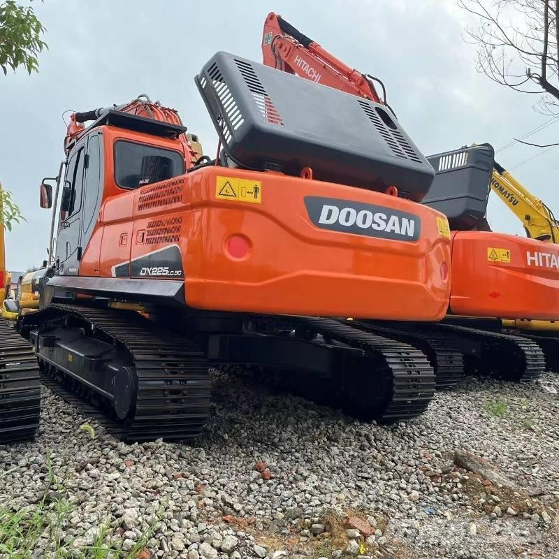 Doosan DX 225 Верижен екскаватор