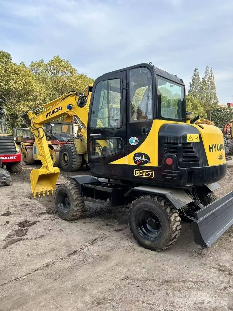 Hyundai R60-7 Колесни екскаватори