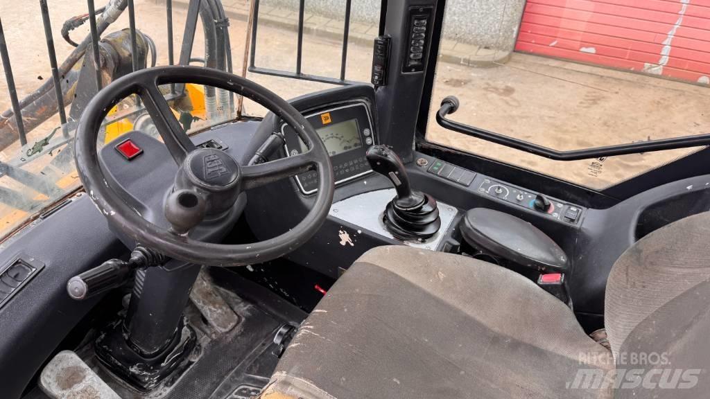 JCB 411 Колесни товарачи