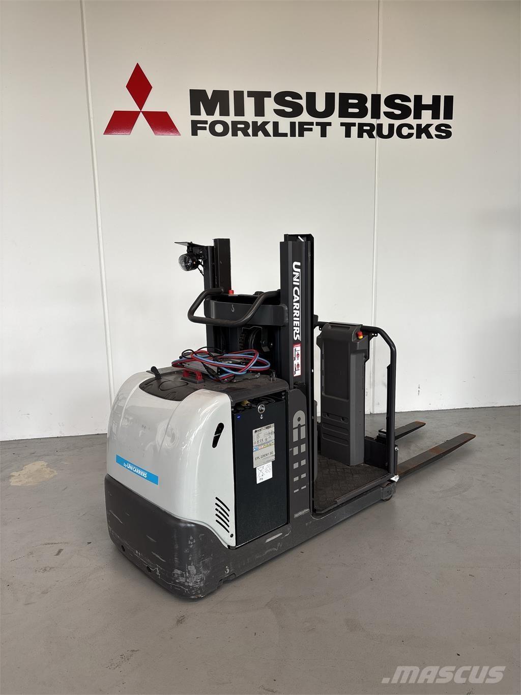 UniCarriers EPL100 Машини за комисиониране нископовдигачи