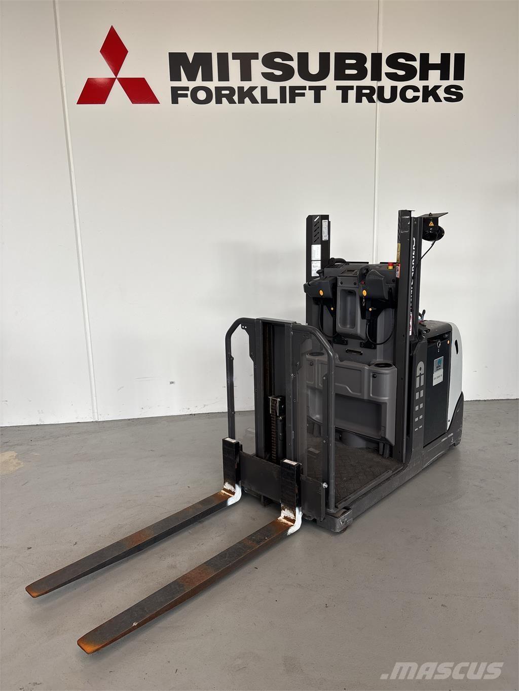 UniCarriers EPL100 Машини за комисиониране нископовдигачи