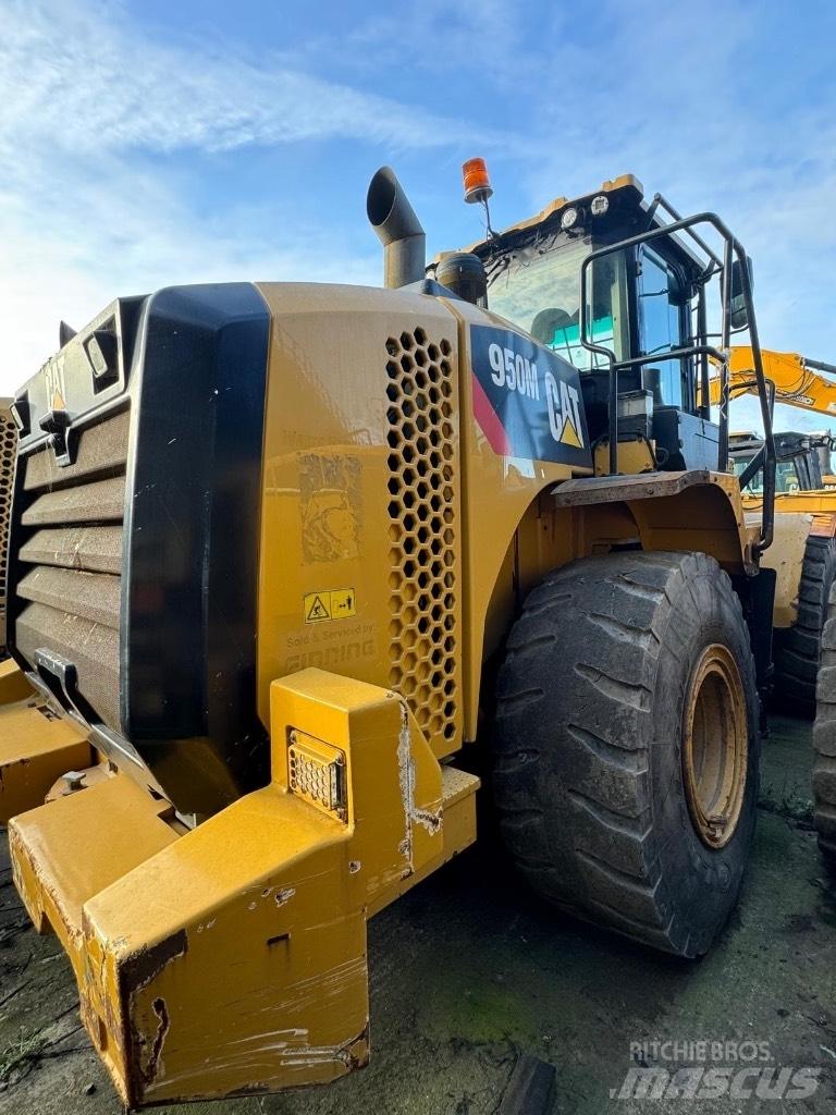 CAT 950M Колесни товарачи