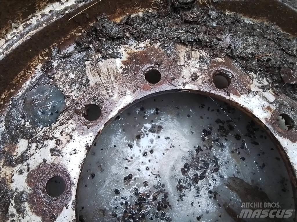 Valmet 890 26x26,5 Гуми