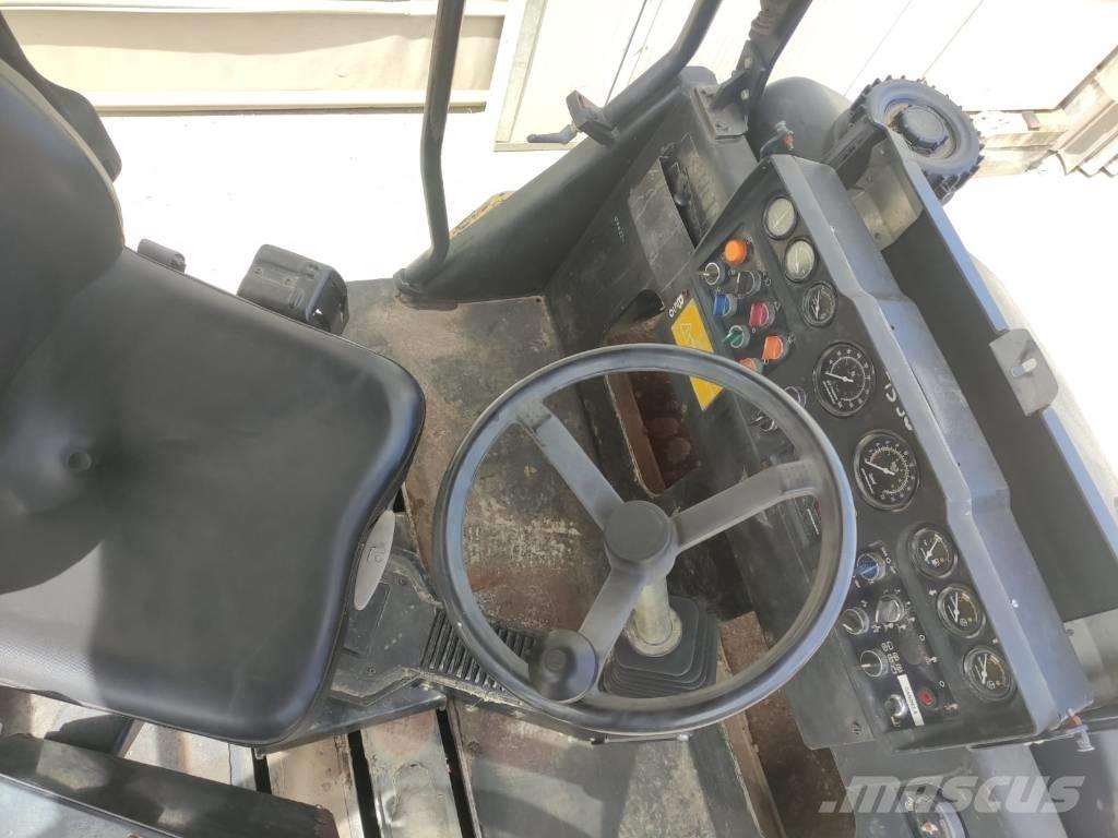 Dynapac CC 232 HF Двойни барабанни ролки
